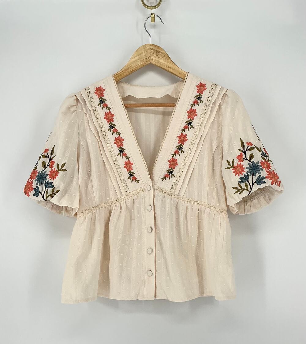 SHEIN Women M Embroidered Floral Blouse Cream Swiss Dot Puff Sleeve Boho